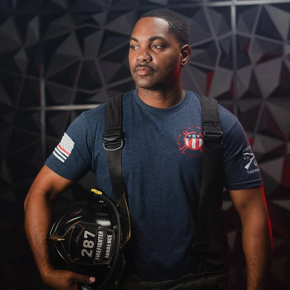 Red Line Crest T-Shirt - Midnight Navy - Image 4